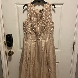 Jessica Howard lace bodice pleated dress